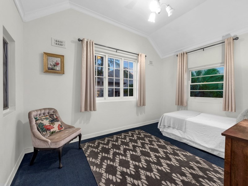 490 Cavendish Road, Coorparoo QLD 4151