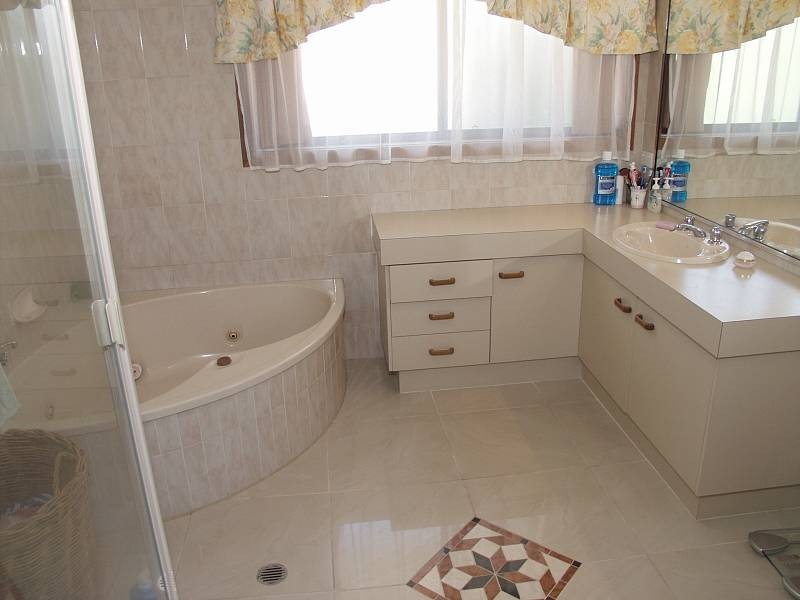 80 Banbury Street, Carina QLD 4152