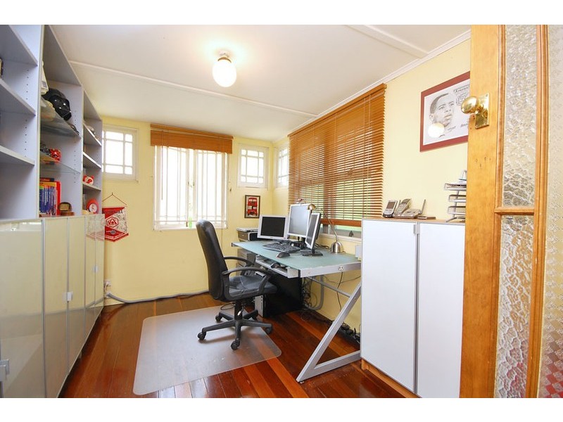 12 Cyril Street, Camp Hill QLD 4152