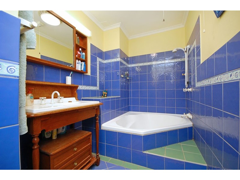 12 Cyril Street, Camp Hill QLD 4152