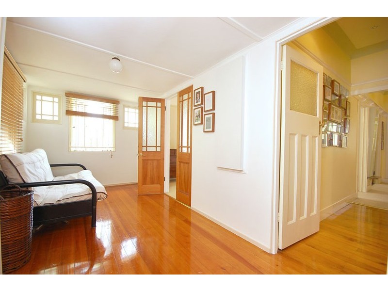 12 Cyril Street, Camp Hill QLD 4152