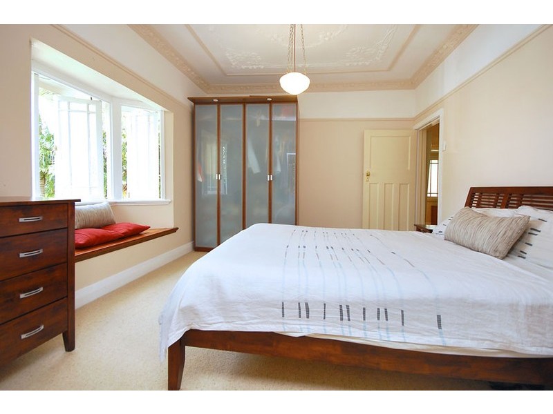 12 Cyril Street, Camp Hill QLD 4152