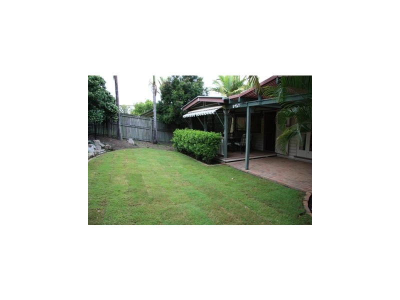 12 Cyril Street, Camp Hill QLD 4152