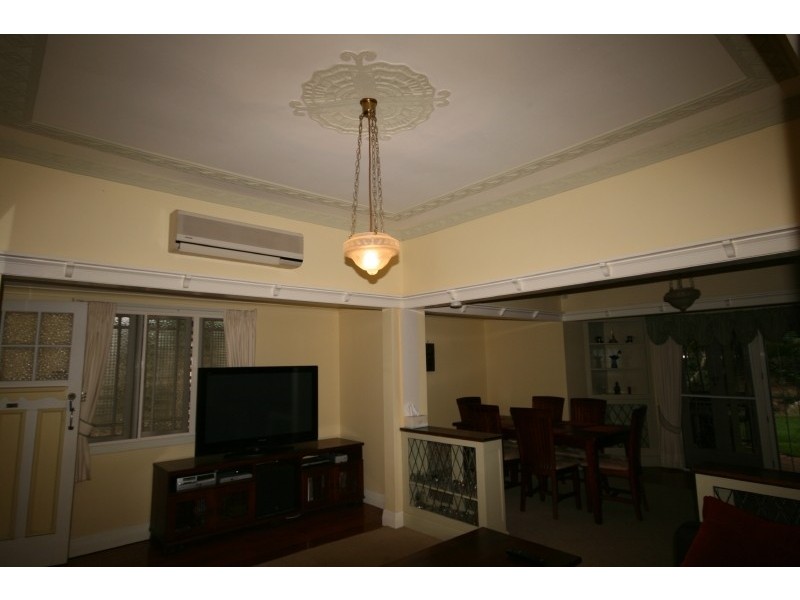 12 Cyril Street, Camp Hill QLD 4152