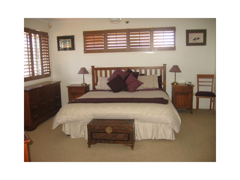 47 Holborn Cresent, Carindale QLD 4152