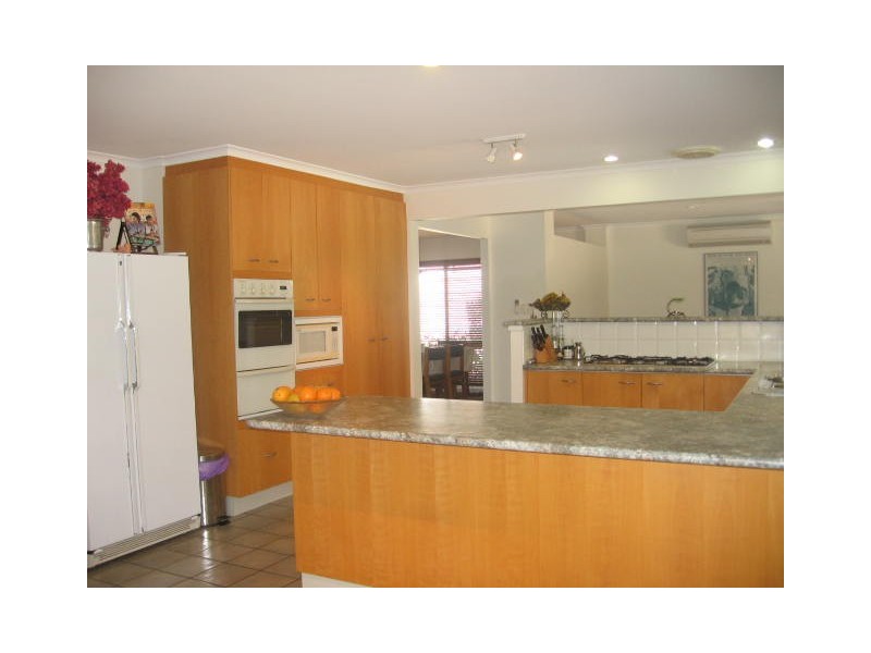 47 Holborn Cresent, Carindale QLD 4152