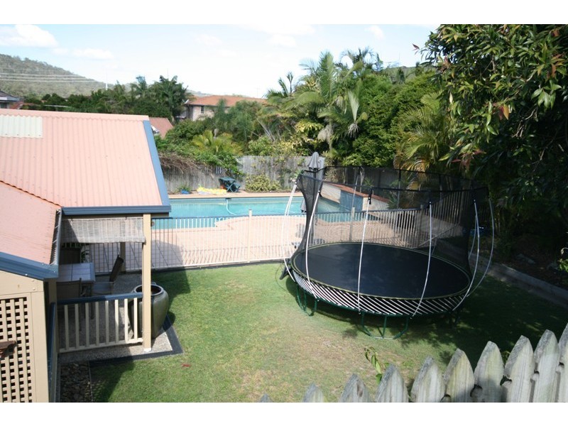 47 Holborn Cresent, Carindale QLD 4152