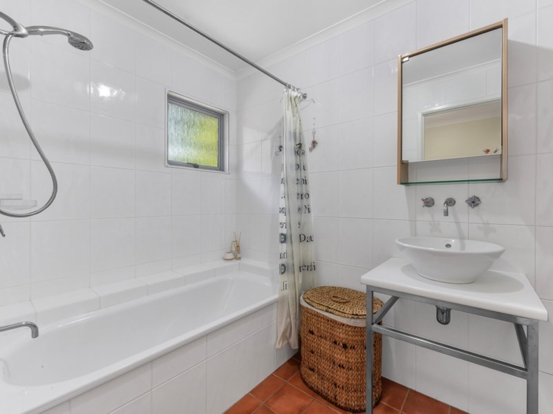 20 Hobart Avenue, Camp Hill QLD 4152