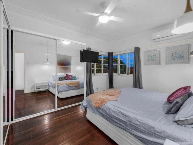 77 MacDonald Street, Norman Park QLD 4170