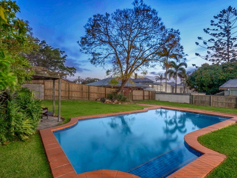 77 MacDonald Street, Norman Park QLD 4170