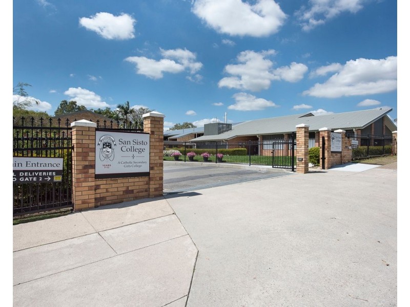 16 Florence Street, Carina QLD 4152