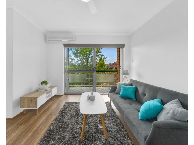 8/76 Kitchener Street, Coorparoo QLD 4151