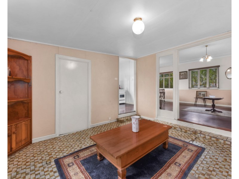 87 Plimsoll Street, Greenslopes QLD 4120