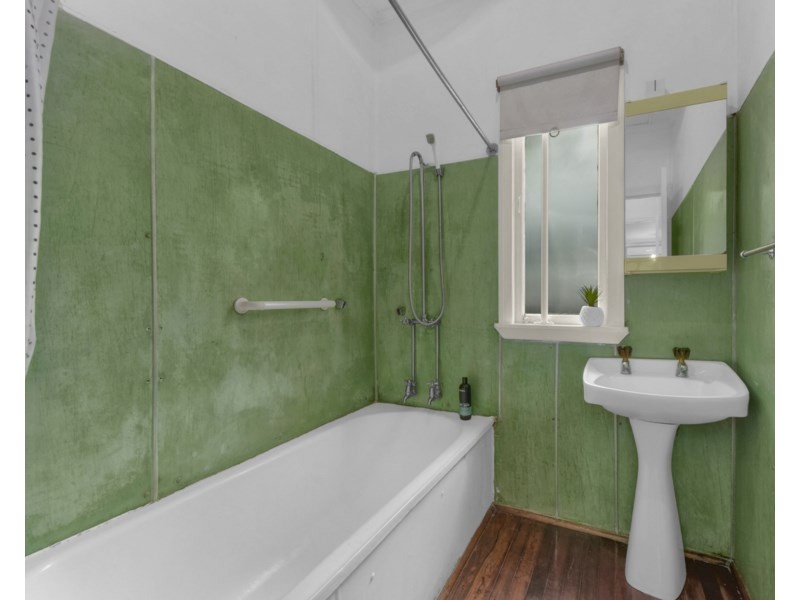 87 Plimsoll Street, Greenslopes QLD 4120