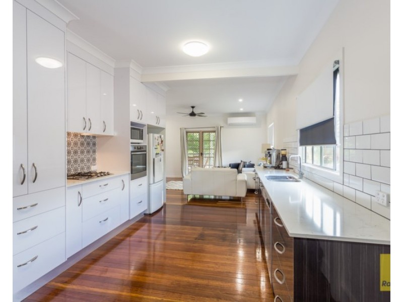 31 Lewis Street, Camp Hill QLD 4152