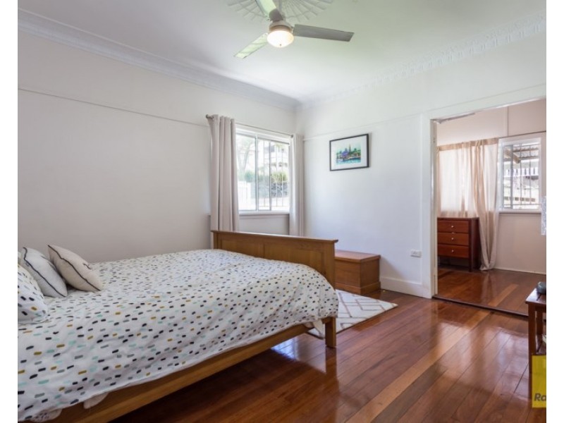 31 Lewis Street, Camp Hill QLD 4152