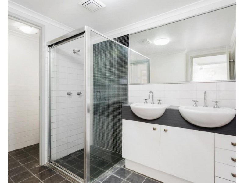 19/15 Kitchener Street, Coorparoo QLD 4151