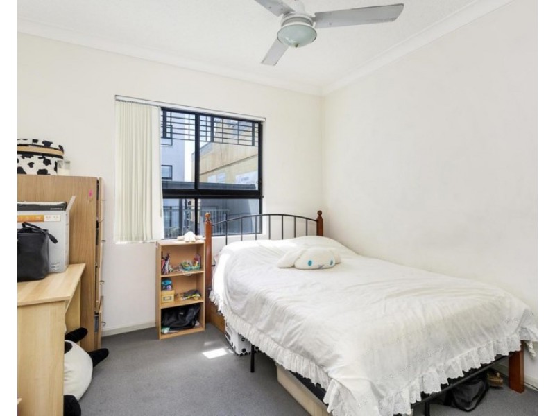 19/15 Kitchener Street, Coorparoo QLD 4151