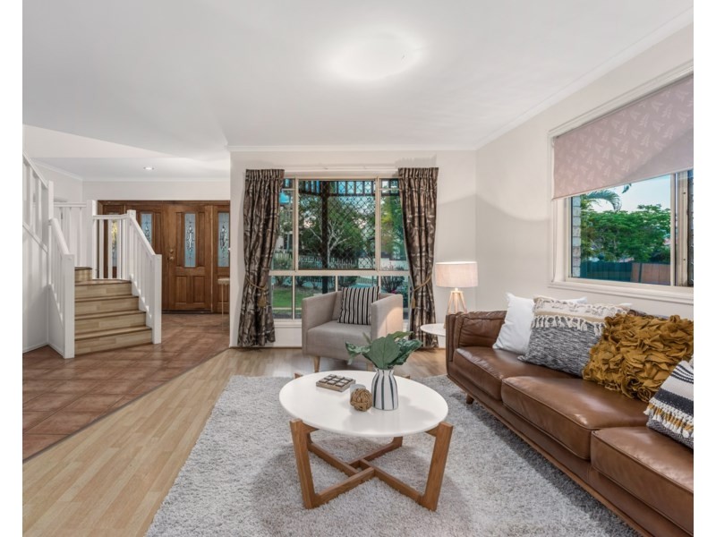 101 Golden Oak Crescent, Carindale QLD 4152