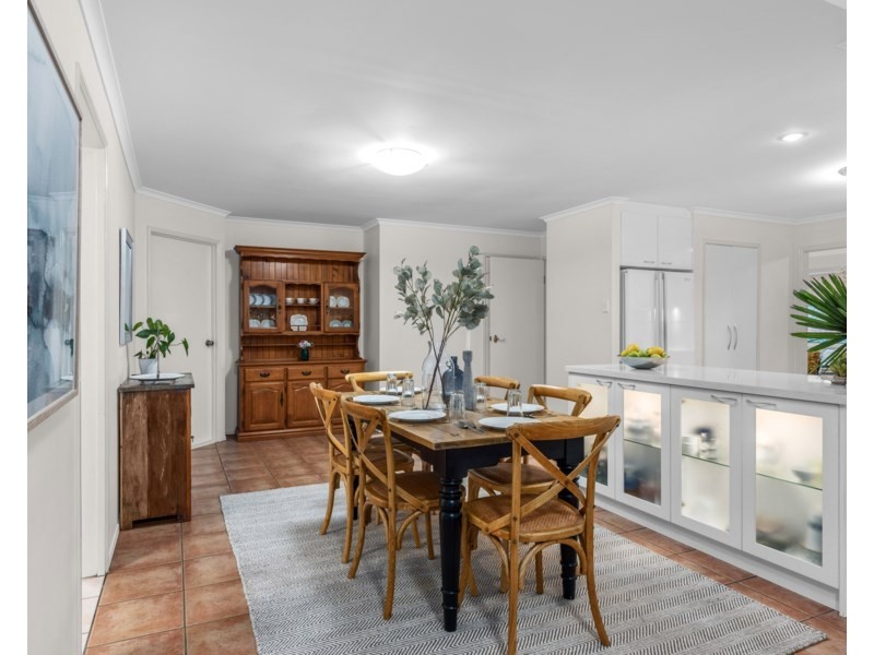 101 Golden Oak Crescent, Carindale QLD 4152