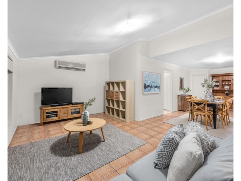 101 Golden Oak Crescent, Carindale QLD 4152