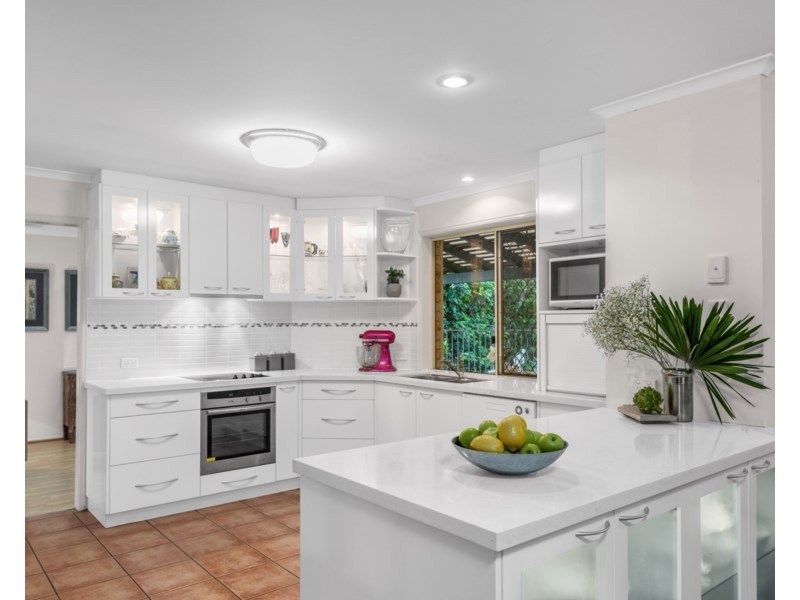 101 Golden Oak Crescent, Carindale QLD 4152