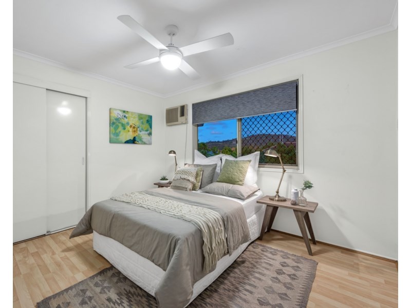 101 Golden Oak Crescent, Carindale QLD 4152