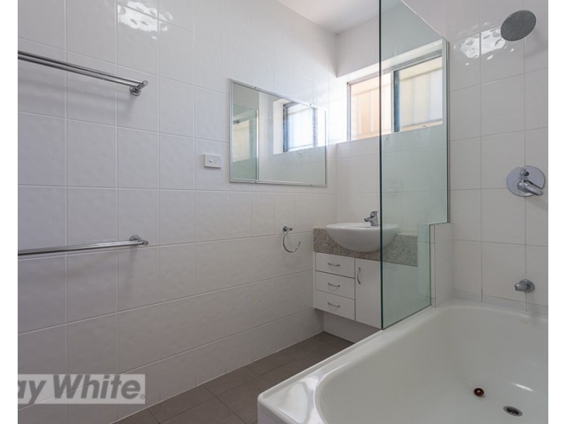 3/60 Kitchener Street, Coorparoo QLD 4151