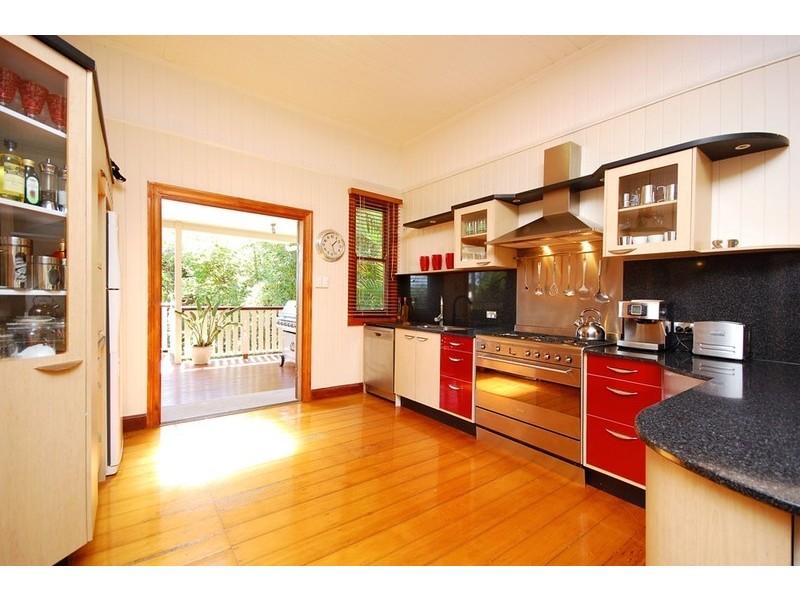 64 The Promenade, Camp Hill QLD 4152