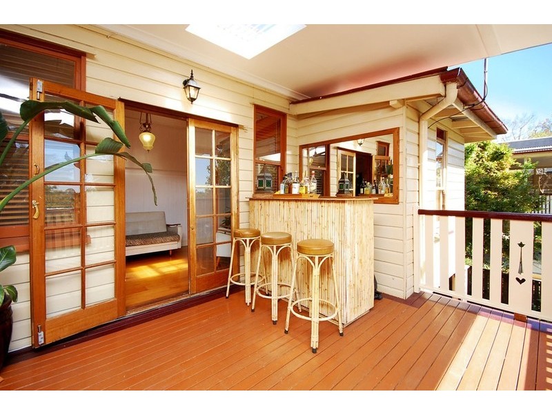 64 The Promenade, Camp Hill QLD 4152