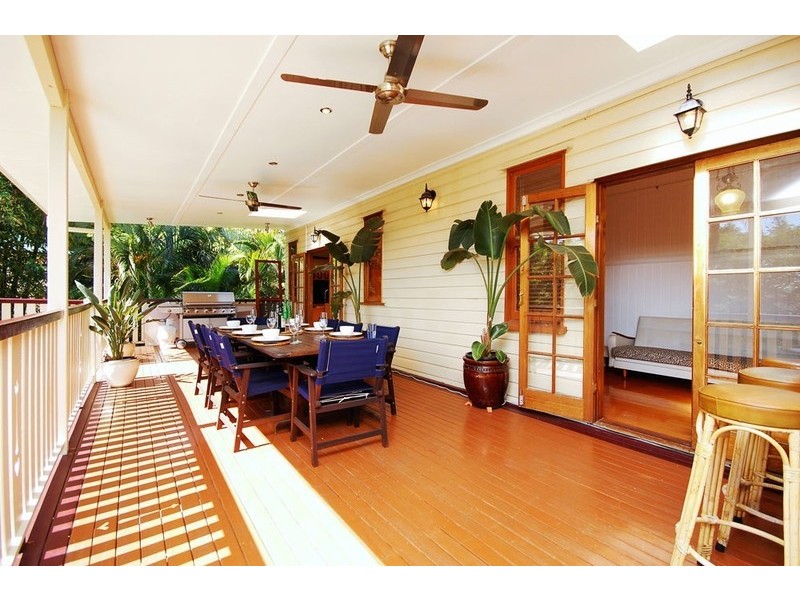 64 The Promenade, Camp Hill QLD 4152