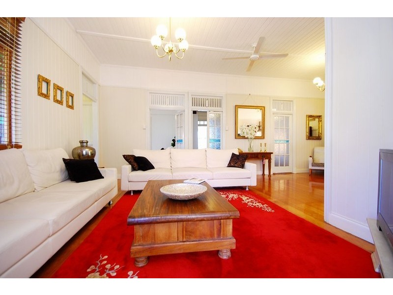 64 The Promenade, Camp Hill QLD 4152