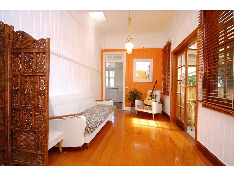 64 The Promenade, Camp Hill QLD 4152