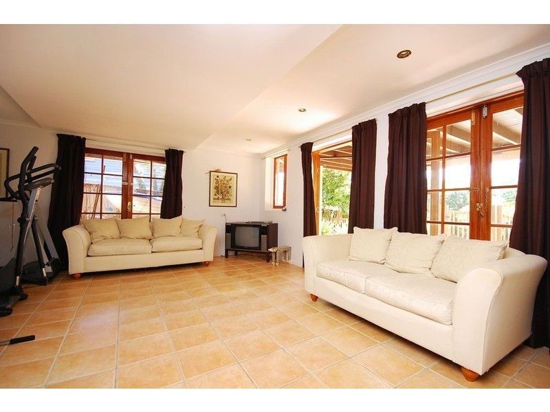 64 The Promenade, Camp Hill QLD 4152