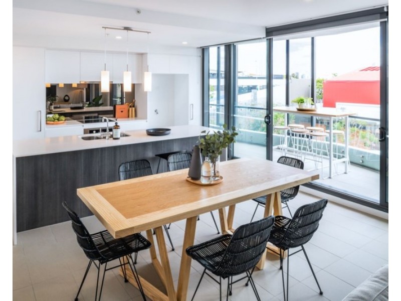 300 Old Cleveland Road, Coorparoo QLD 4151