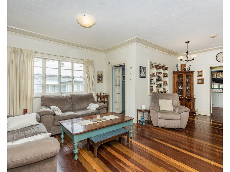 27 Ernest Street, Camp Hill QLD 4152