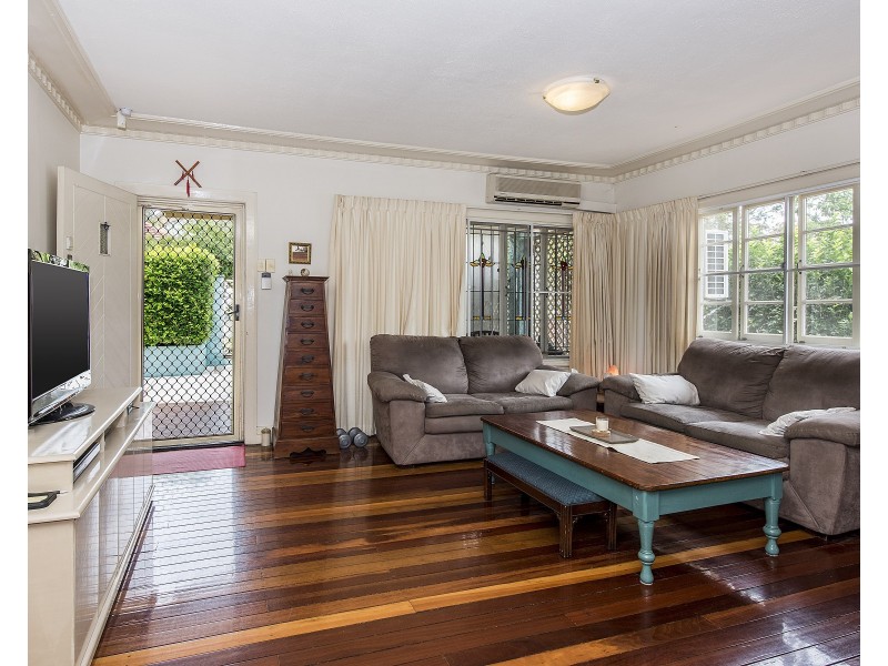 27 Ernest Street, Camp Hill QLD 4152