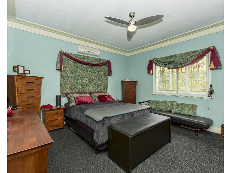 27 Ernest Street, Camp Hill QLD 4152