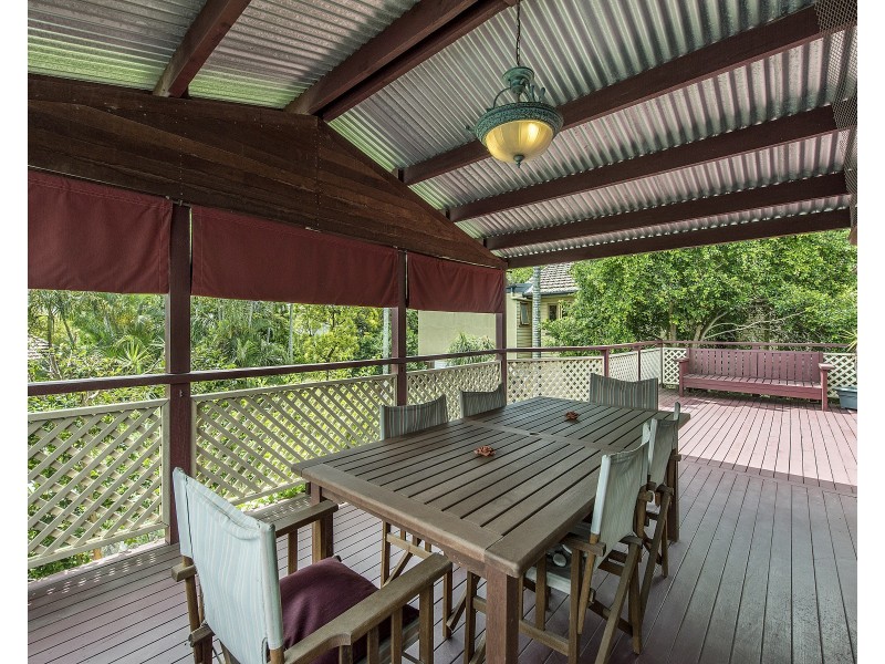 27 Ernest Street, Camp Hill QLD 4152