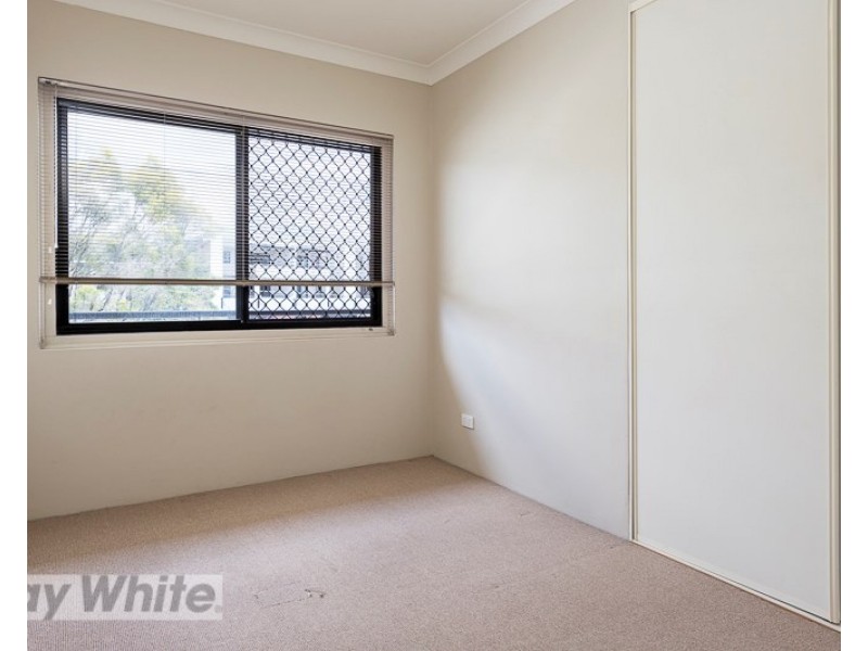 5/8 Kitchener Street, Coorparoo QLD 4151