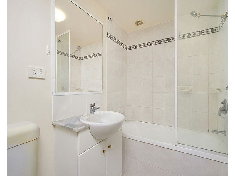 11/55 Harries Road, Coorparoo QLD 4151