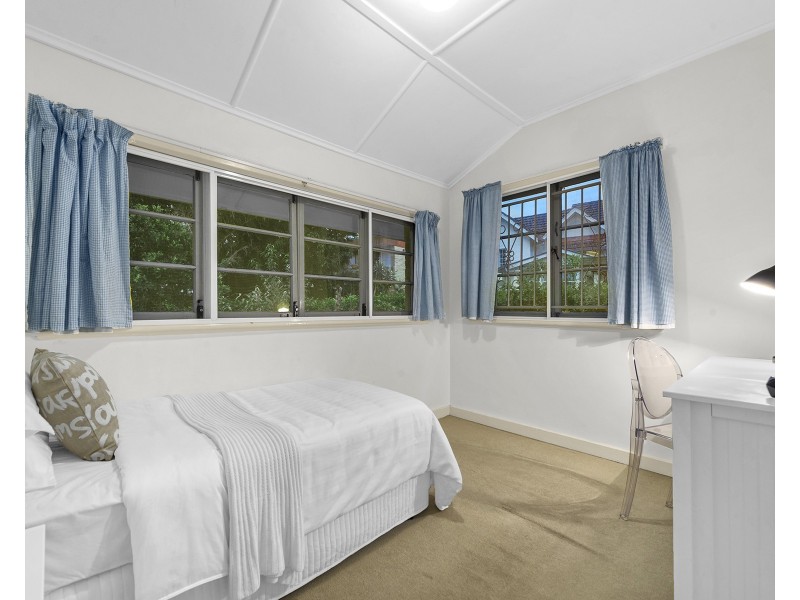 7 Stodart Street, Coorparoo QLD 4151