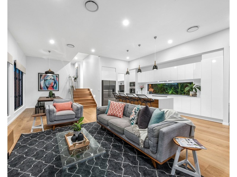 86 Raven Street, Camp Hill QLD 4152