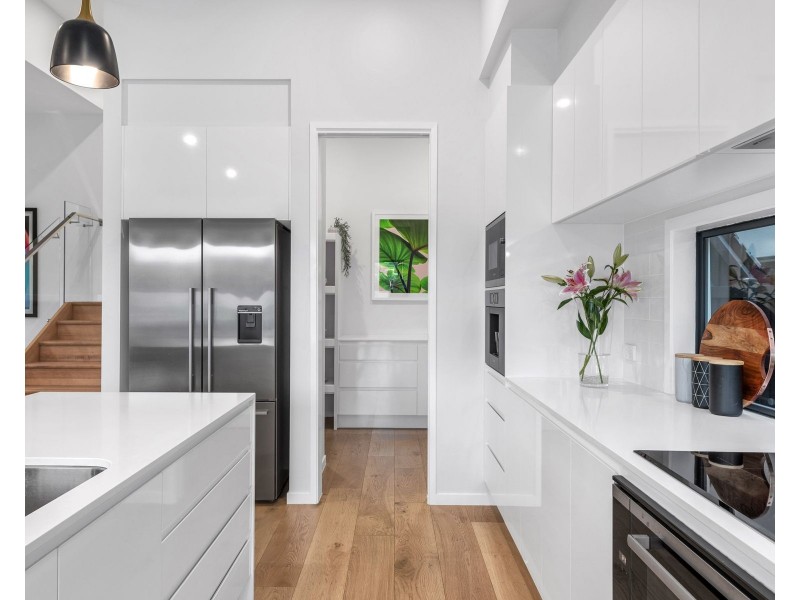 86 Raven Street, Camp Hill QLD 4152