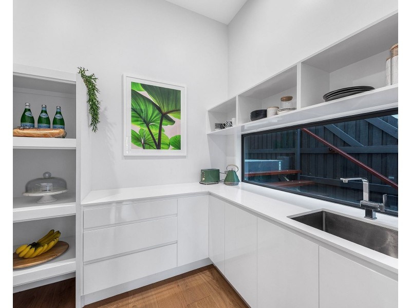 86 Raven Street, Camp Hill QLD 4152