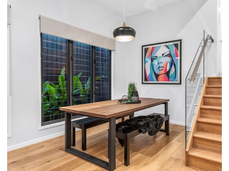 86 Raven Street, Camp Hill QLD 4152