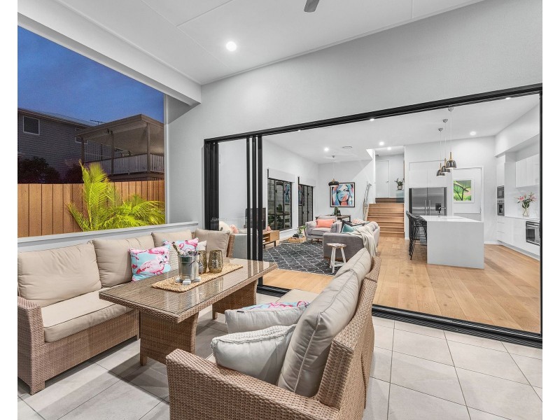 86 Raven Street, Camp Hill QLD 4152