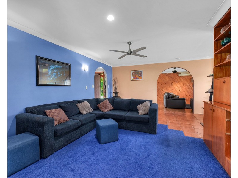 11 Hyacinth Street, Daisy Hill QLD 4127