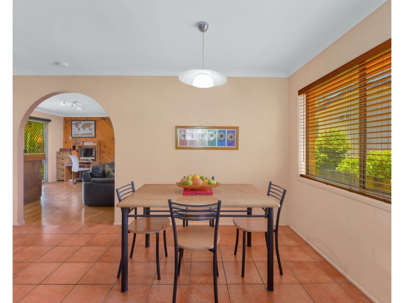 11 Hyacinth Street, Daisy Hill QLD 4127