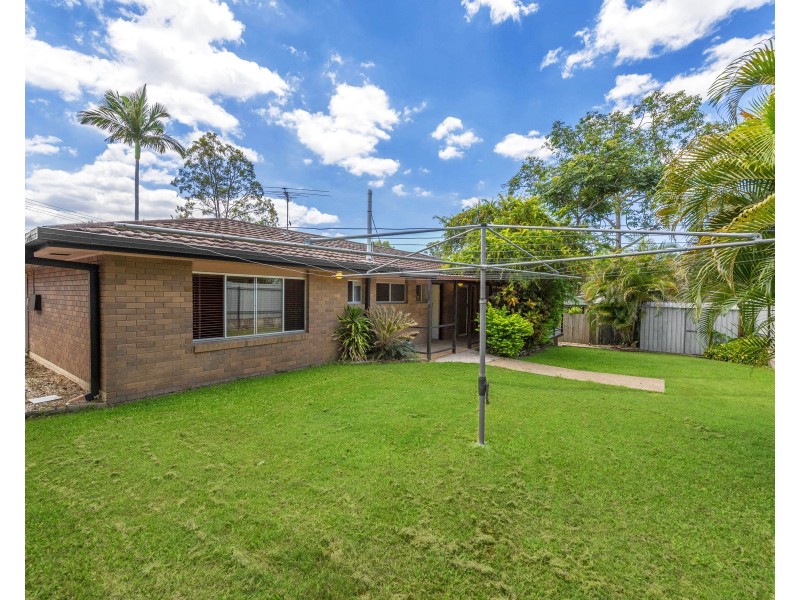 11 Hyacinth Street, Daisy Hill QLD 4127